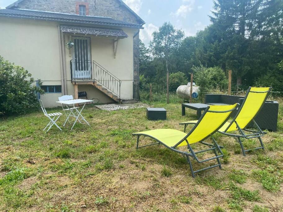 Petite Maison En Auvergne Giat Eksteriør billede