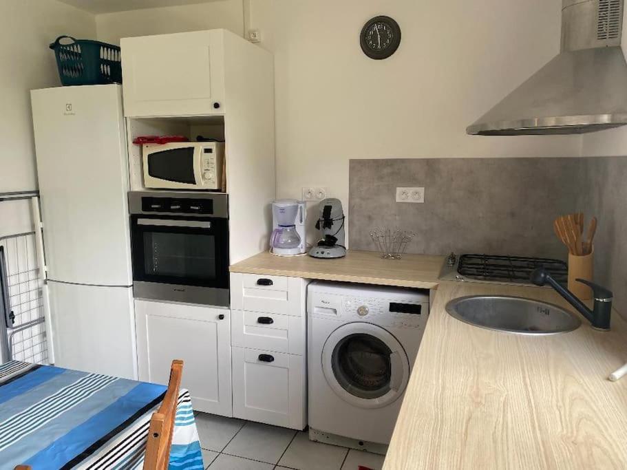 Petite Maison En Auvergne Giat Eksteriør billede