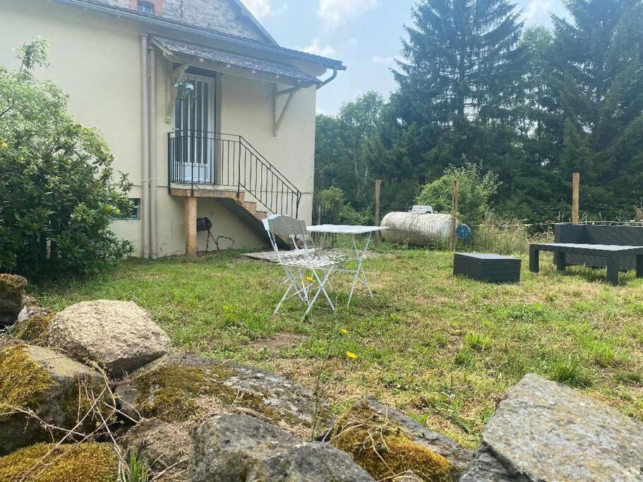 Petite Maison En Auvergne Giat Eksteriør billede