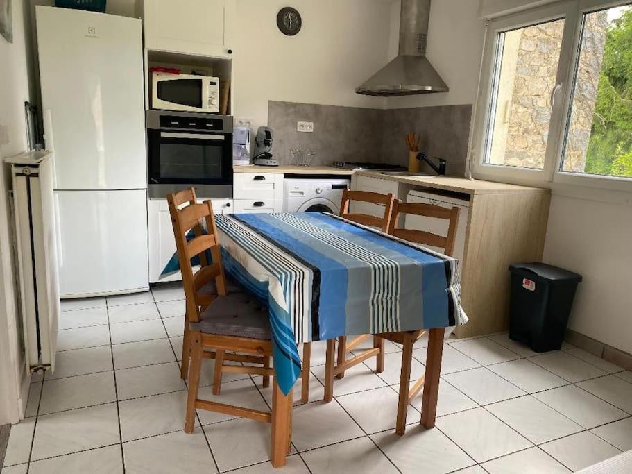Petite Maison En Auvergne Giat Eksteriør billede